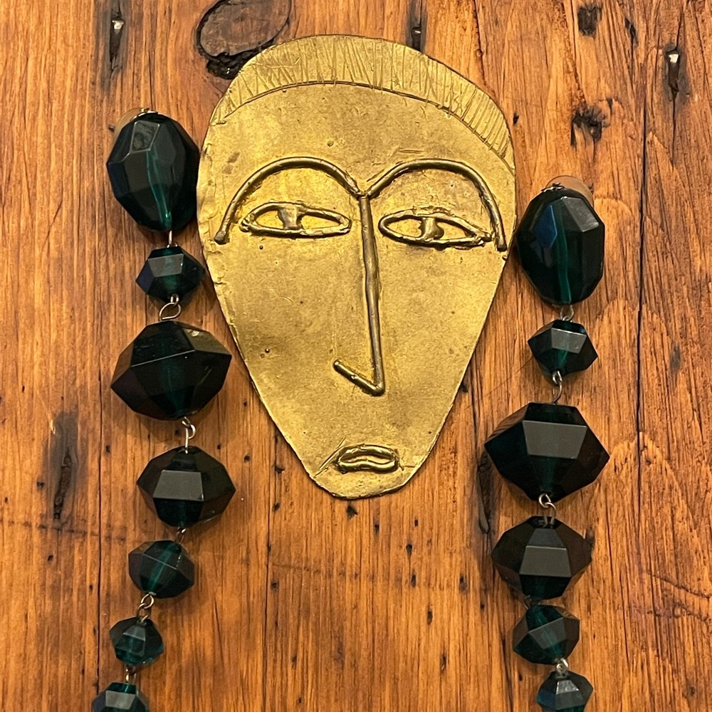 Unique vintage gold tone face pendant brooch minimalist sad face